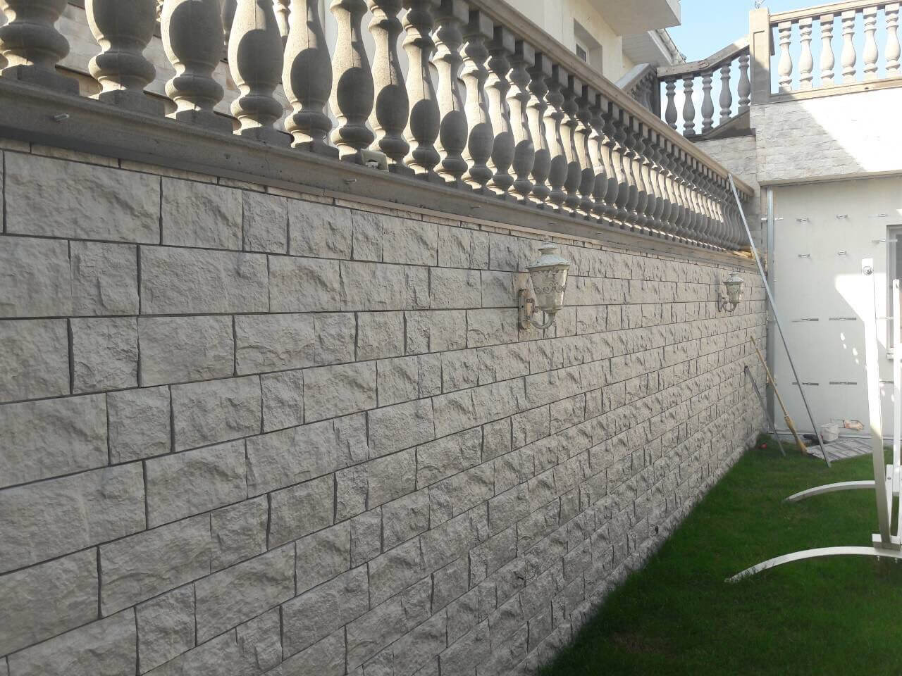 фасадные панели ПВХ: качественная имитация кирпича или камня